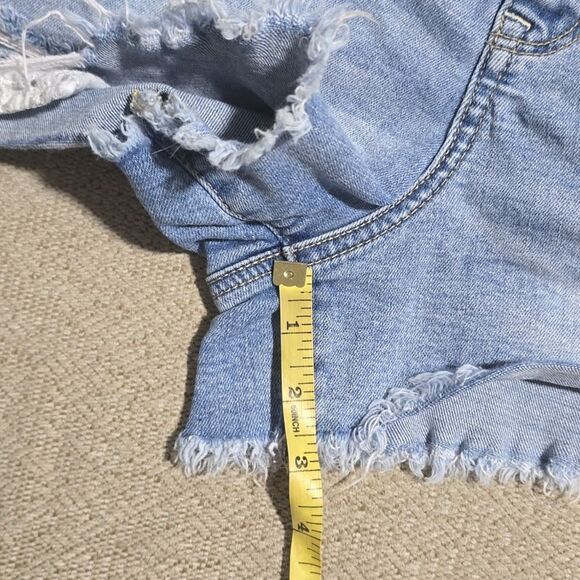 American Eagle Curvy High Rise Super Stretch Distressed Shorts - Size 16 - Picture 10 of 11